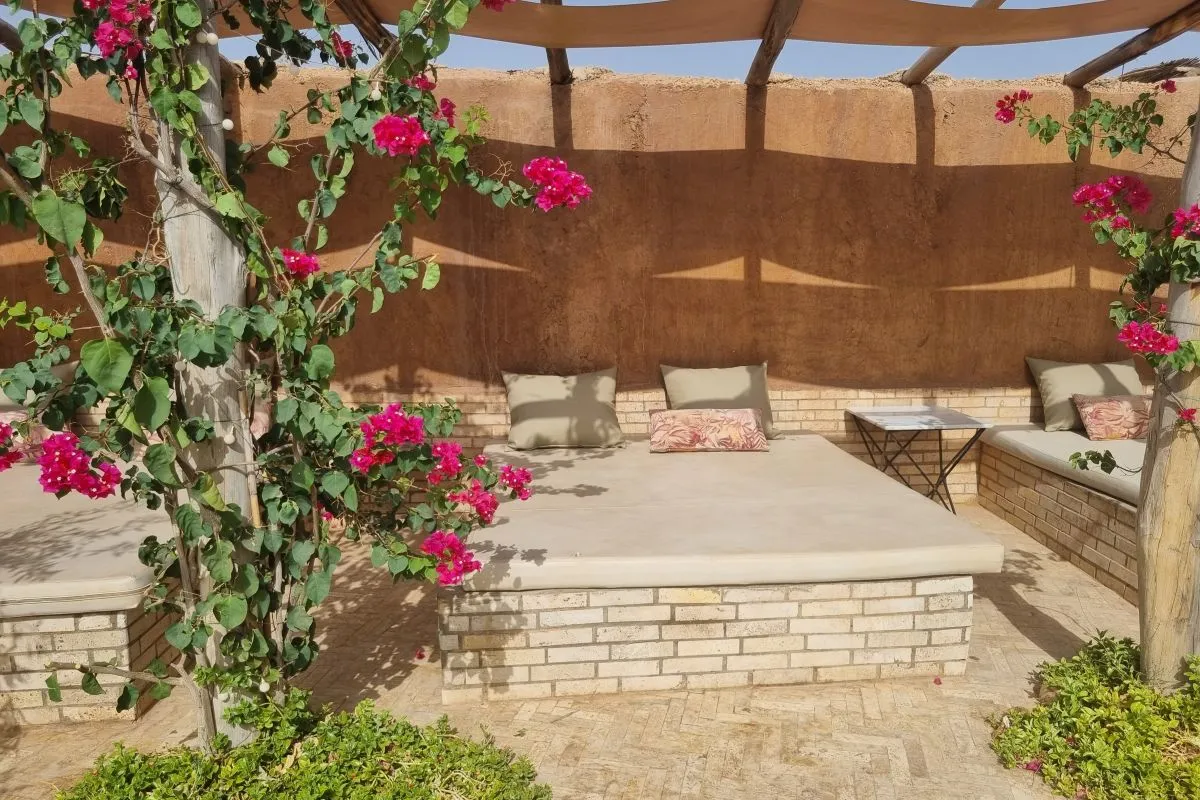 Beds espace pataugeoire pour familles secret beach marrakech